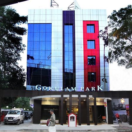 Hotel Gokulam Park Madras Buitenkant foto