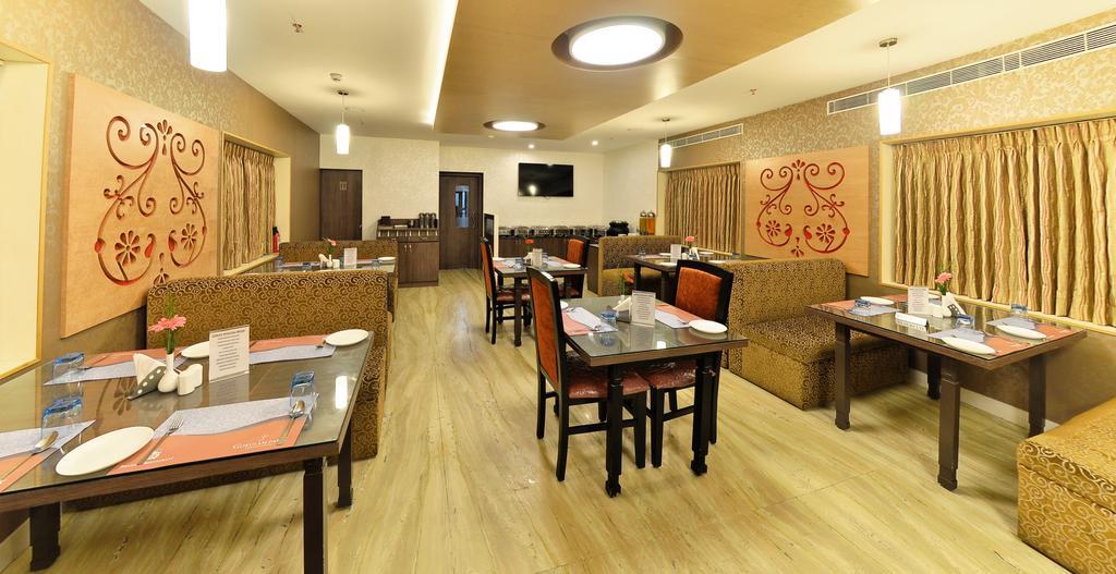Hotel Gokulam Park Madras Buitenkant foto