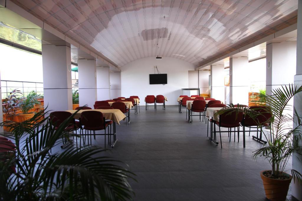 Hotel Gokulam Park Madras Buitenkant foto