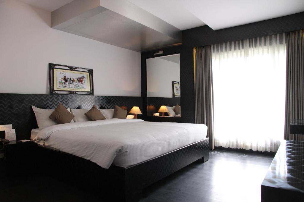 Hotel Gokulam Park Madras Buitenkant foto