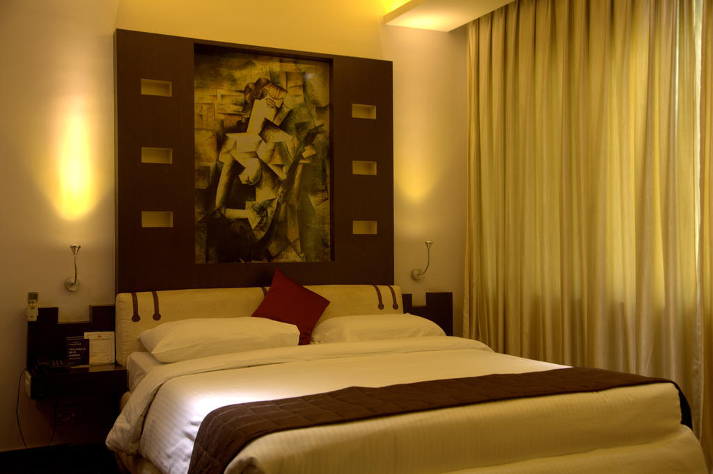 Hotel Gokulam Park Madras Buitenkant foto