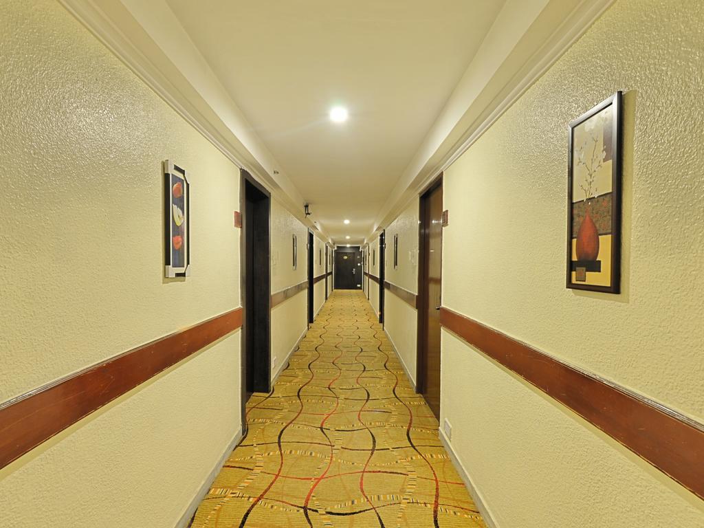 Hotel Gokulam Park Madras Buitenkant foto