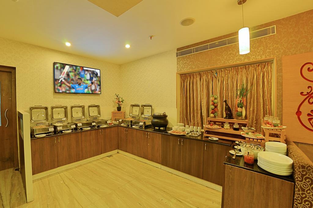 Hotel Gokulam Park Madras Buitenkant foto