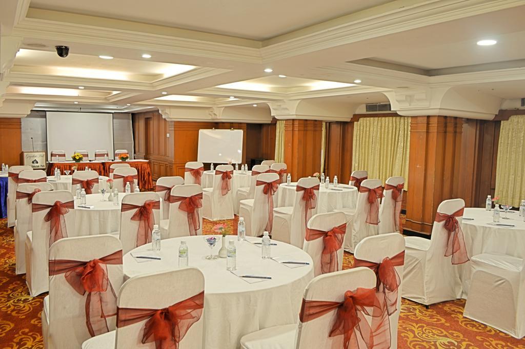 Hotel Gokulam Park Madras Buitenkant foto