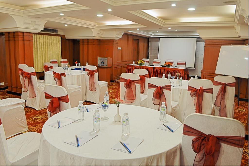 Hotel Gokulam Park Madras Buitenkant foto