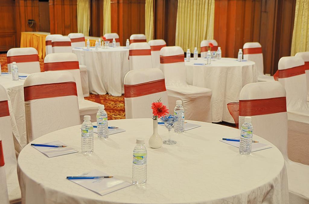 Hotel Gokulam Park Madras Buitenkant foto