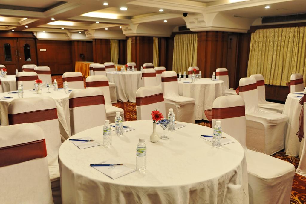 Hotel Gokulam Park Madras Buitenkant foto