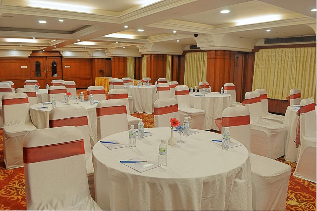 Hotel Gokulam Park Madras Buitenkant foto