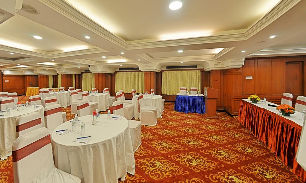 Hotel Gokulam Park Madras Buitenkant foto