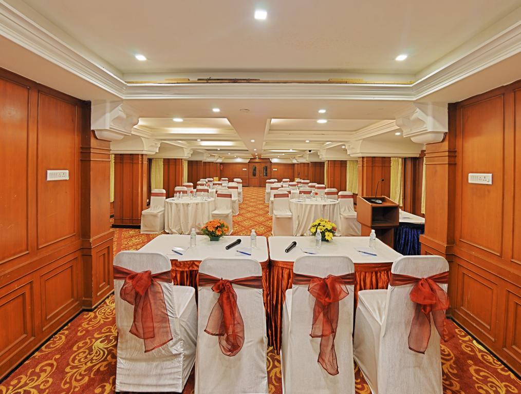 Hotel Gokulam Park Madras Buitenkant foto