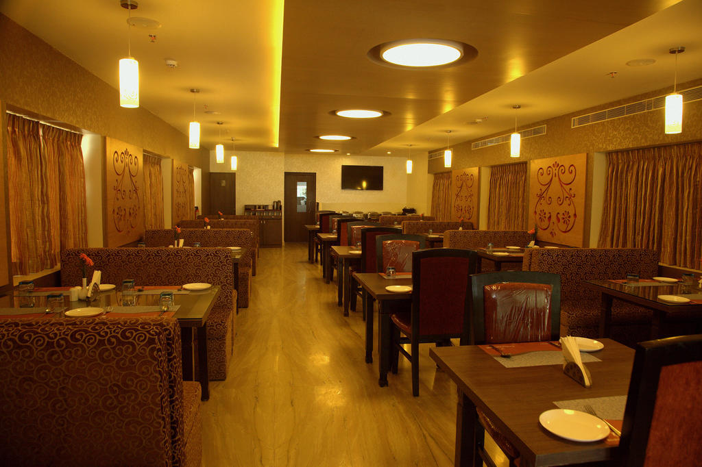 Hotel Gokulam Park Madras Buitenkant foto