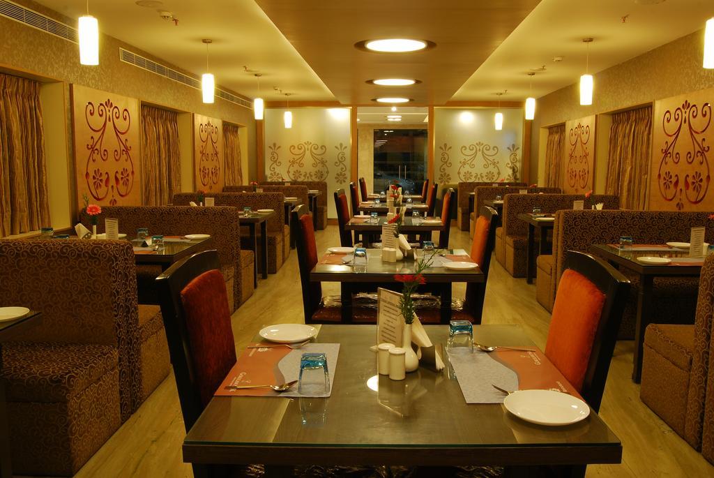 Hotel Gokulam Park Madras Buitenkant foto