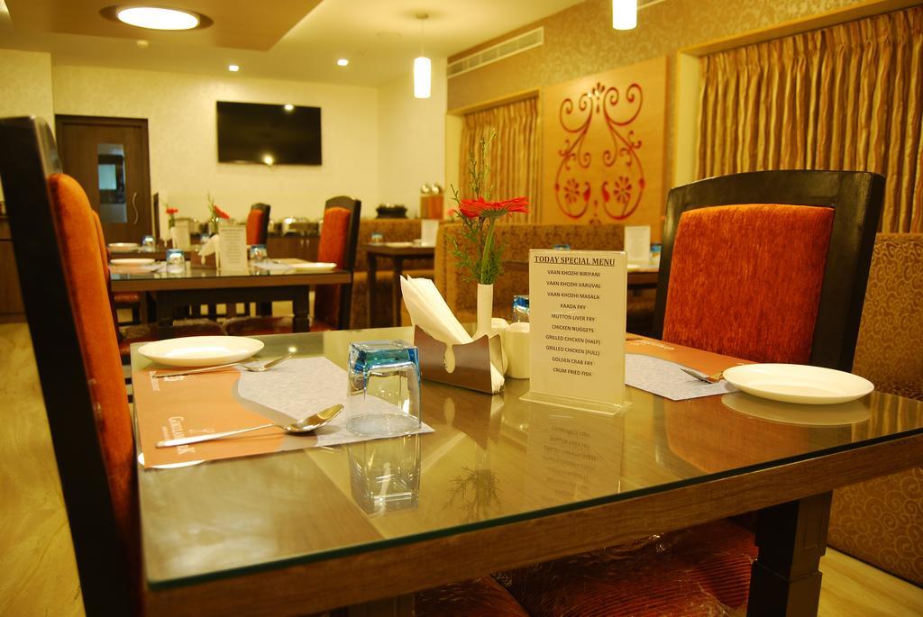 Hotel Gokulam Park Madras Buitenkant foto