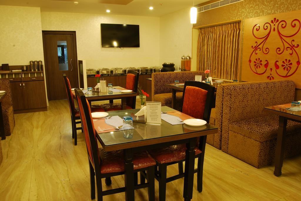 Hotel Gokulam Park Madras Buitenkant foto