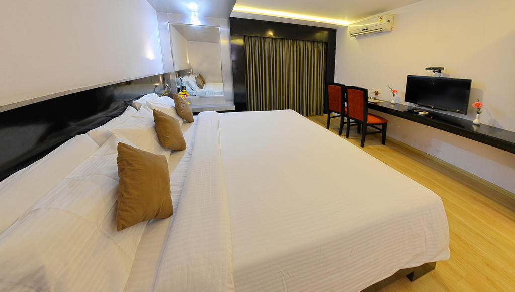 Hotel Gokulam Park Madras Buitenkant foto